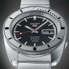 Seiko 5 Sports Heritage Design Re-Creation “Pepper black” Limited Edition muški sat komplet SRPL05K1